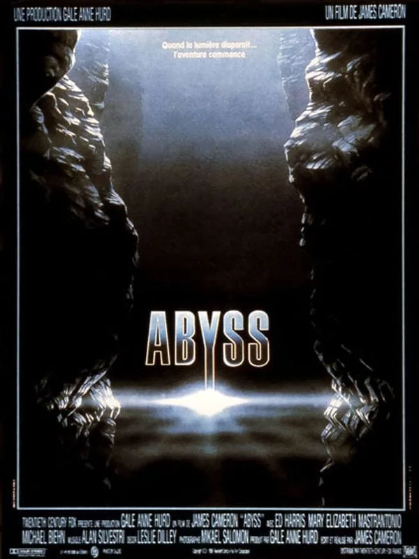 Illustration de critique : Abyss : Un commando de la Marine américaine débarque à bord de la station de forage sous-marine DeepCore, afin de porter seco…