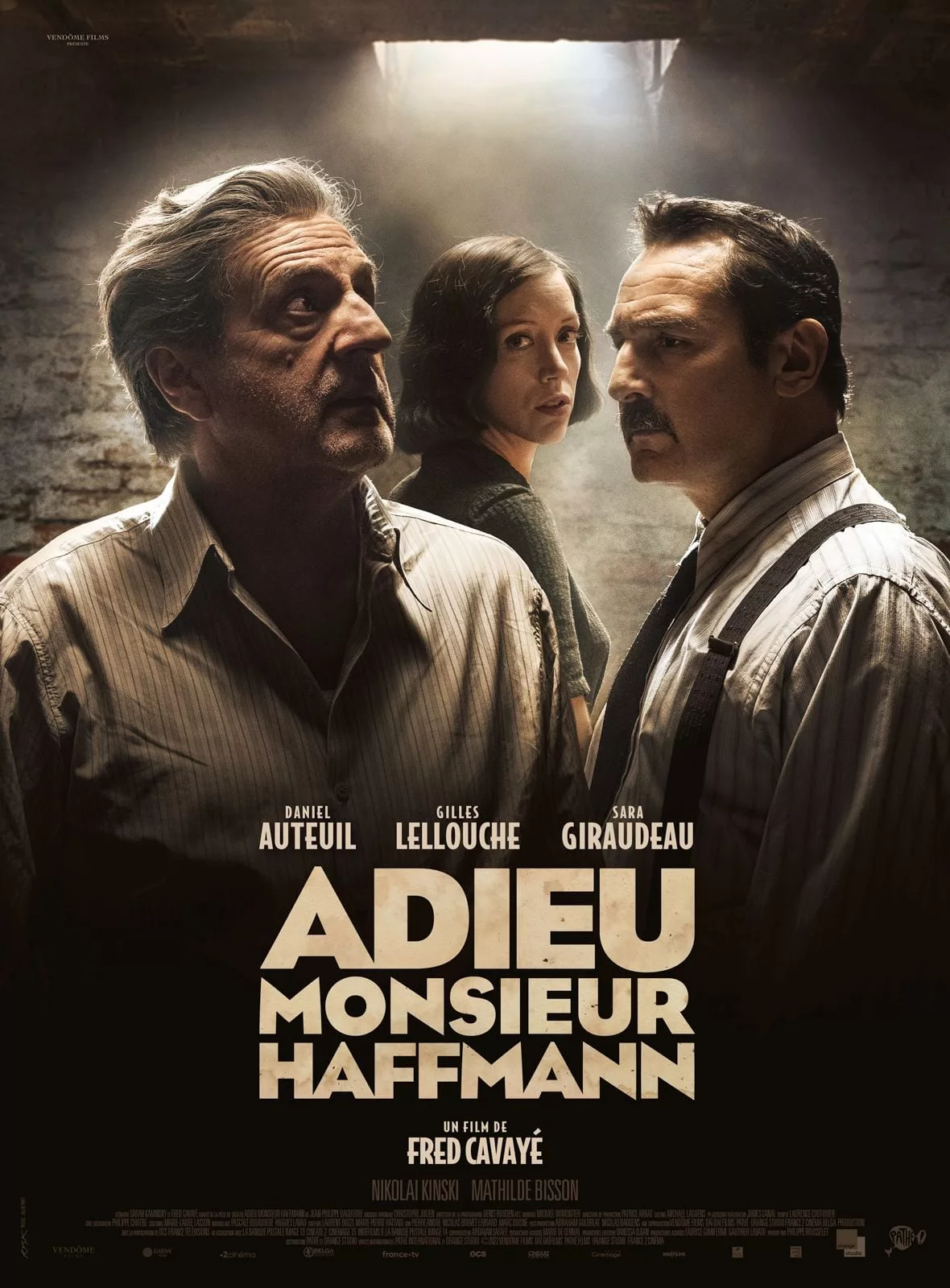 Illustration de critique : Adieu monsieur Haffmann : Paris 1941. François Mercier est un homme ordinaire qui n’aspire qu’à fonder une famille avec la femme qu’il aime, Bl…